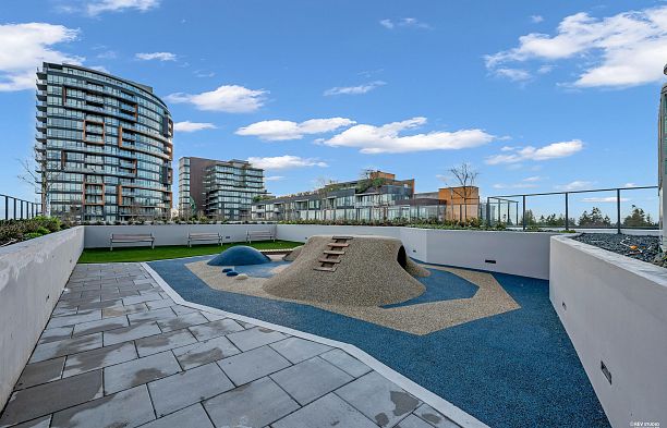 305 8415 Granville Street S.W. Marine