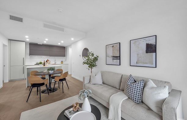 408 8415 Granville Street S.W. Marine