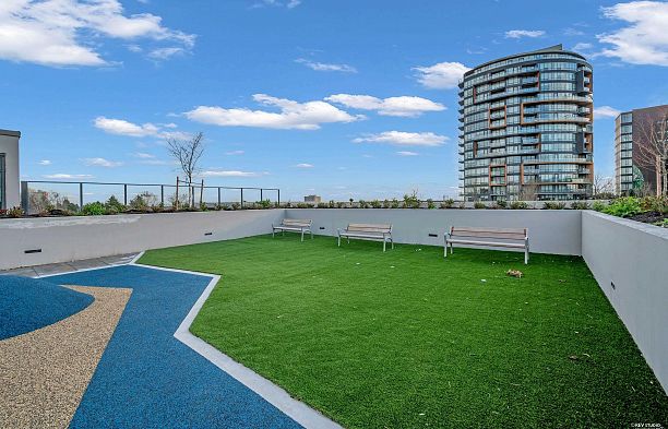 305 8415 Granville Street S.W. Marine