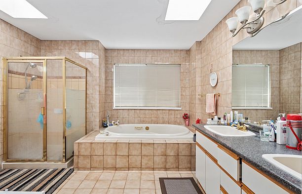 3662 W 49th Avenue Southlands