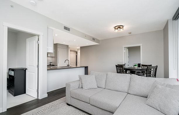 1705 3487 Binning Road University VW