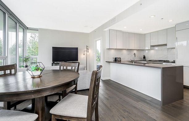 1705 3487 Binning Road University VW