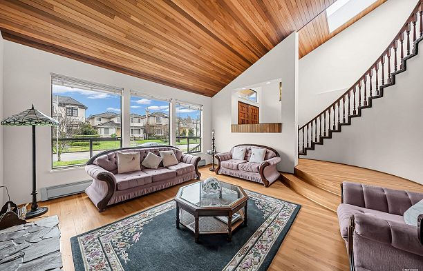 2843 W 22nd Avenue Arbutus