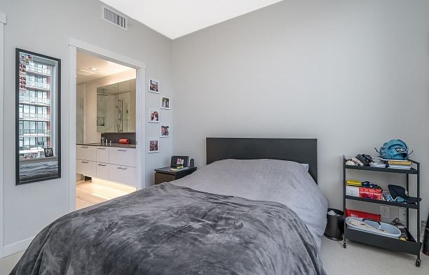 1705 3487 Binning Road University VW