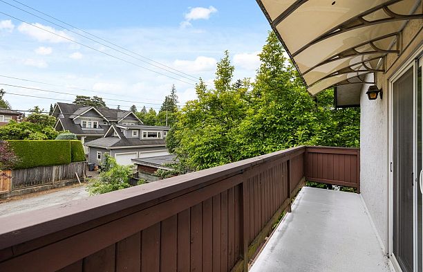 2676 W 33rd Avenue MacKenzie Heights