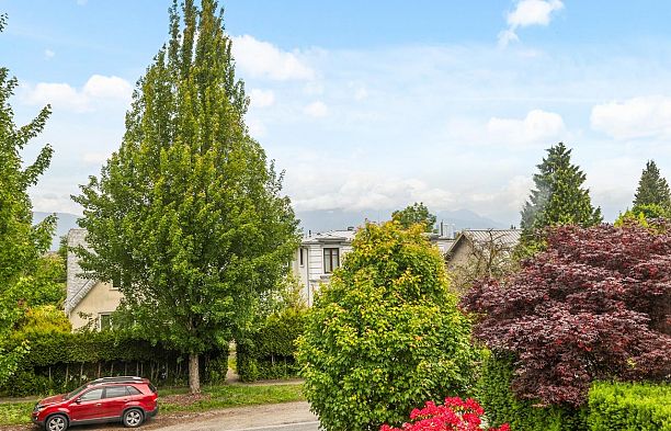 2676 W 33rd Avenue MacKenzie Heights