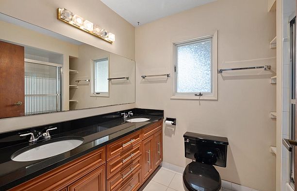 2676 W 33rd Avenue MacKenzie Heights