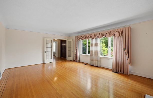 2676 W 33rd Avenue MacKenzie Heights