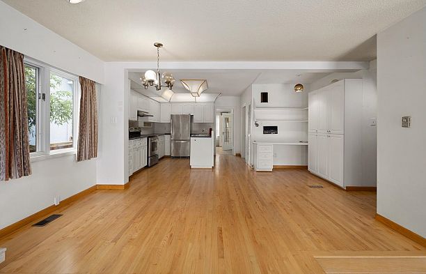 2676 W 33rd Avenue MacKenzie Heights