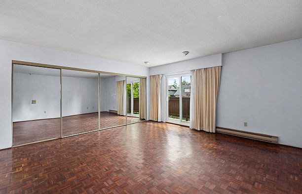 2676 W 33rd Avenue MacKenzie Heights