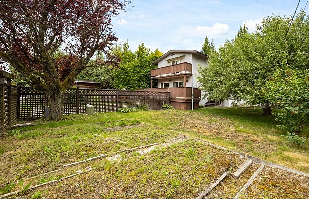 2676 W 33rd Avenue MacKenzie Heights