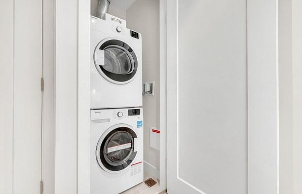 802 6138 Birney Avenue University VW