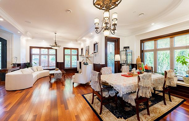 2502 W 36th Avenue MacKenzie Heights