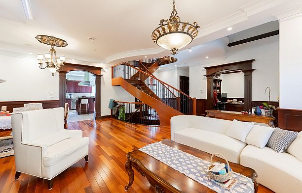 2502 W 36th Avenue MacKenzie Heights