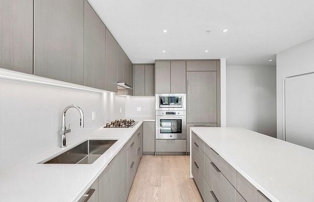 802 6138 Birney Avenue University VW