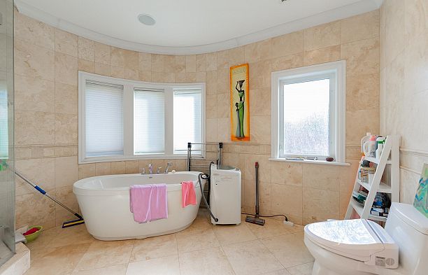 2502 W 36th Avenue MacKenzie Heights