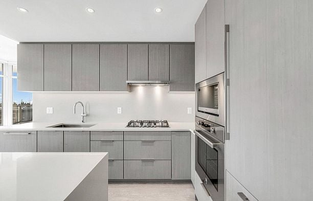 802 6138 Birney Avenue University VW