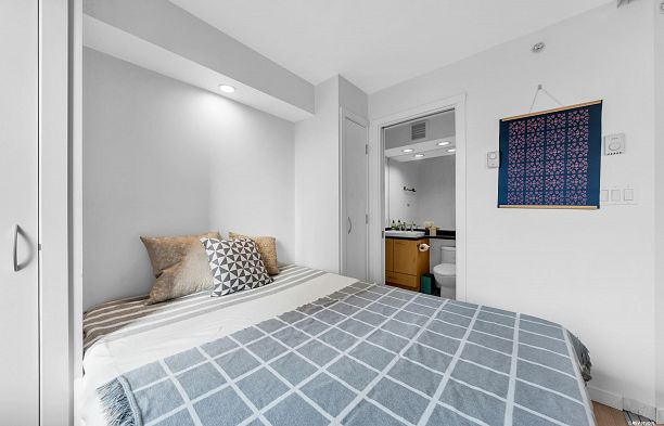 1001 989 Richards Street Downtown VW