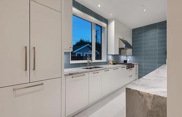 1 2128 W 21st Avenue Arbutus