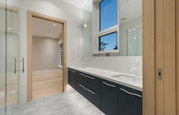 1 2128 W 21st Avenue Arbutus