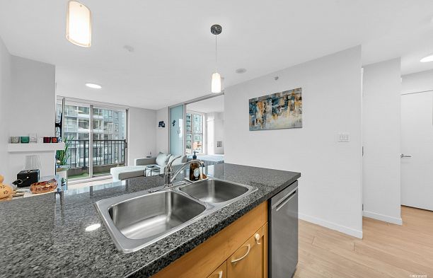 1001 989 Richards Street Downtown VW