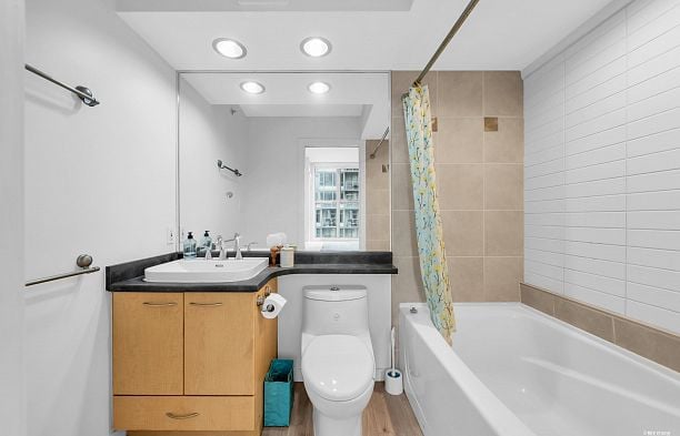 1001 989 Richards Street Downtown VW