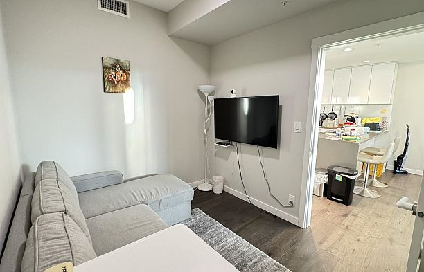 501 3487 Binning Road University VW