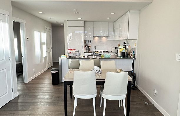 501 3487 Binning Road University VW