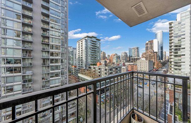 1001 989 Richards Street Downtown VW