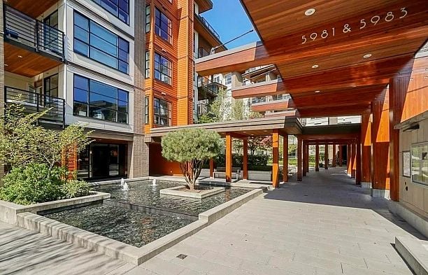 PH18 5983 Gray Avenue University VW