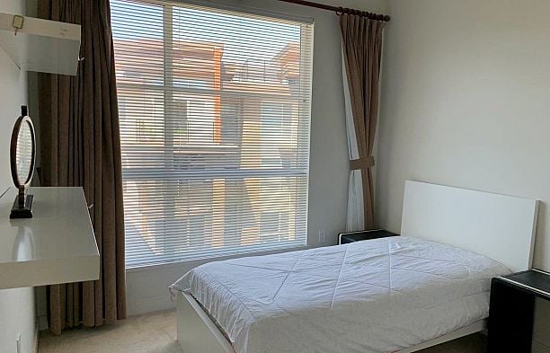 PH18 5983 Gray Avenue University VW