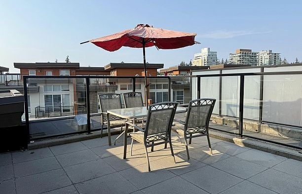 PH18 5983 Gray Avenue University VW