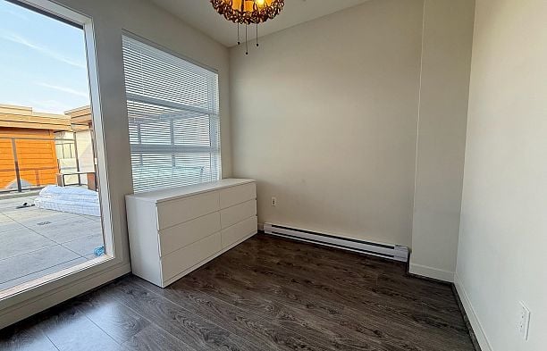 PH18 5983 Gray Avenue University VW