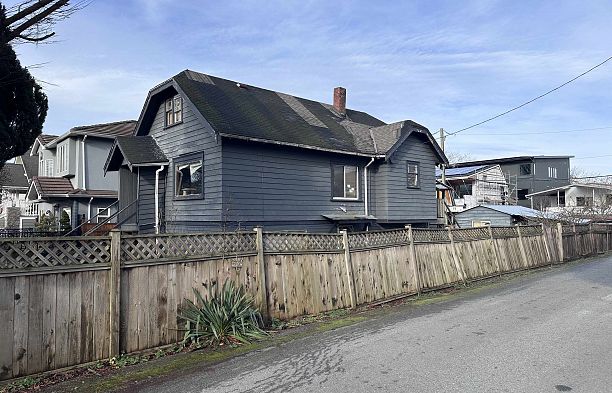 175 E 39th Avenue Main