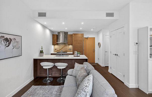 408 5681 Birney Avenue University VW