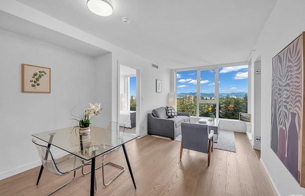 2303 3355 Binning Road University VW