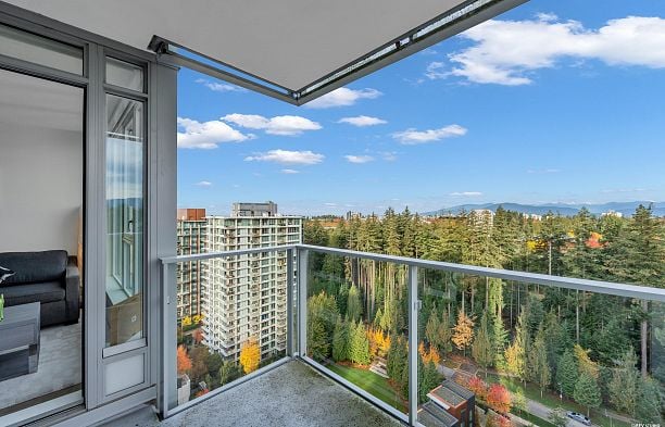 2303 3355 Binning Road University VW