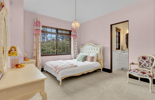 1807 Acadia Road University VW