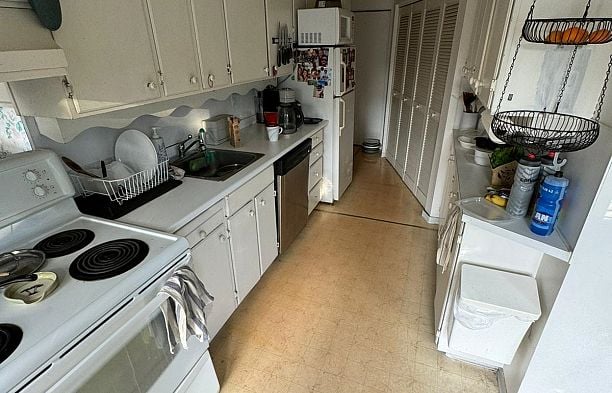 7244 Granville Street South Granville