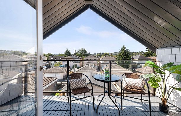 2 2750 W 19th Avenue Arbutus