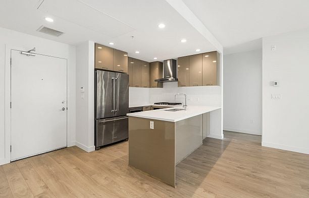 #410 3581 Ross Drive University VW