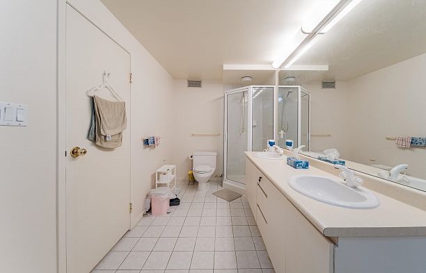 804 518 W 14th Avenue Fairview VW