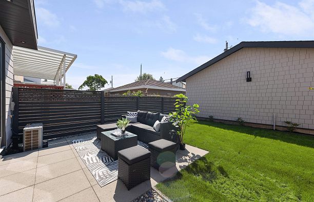 2 2750 W 19th Avenue Arbutus