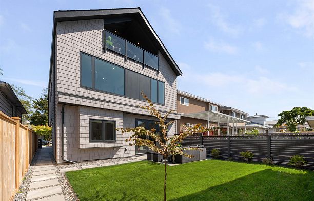 2 2750 W 19th Avenue Arbutus