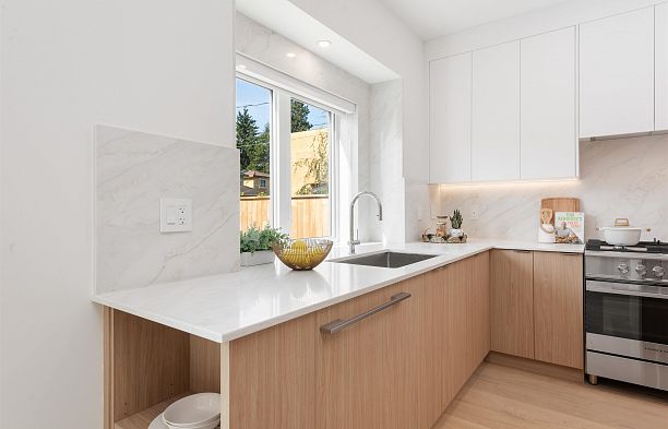 2 2750 W 19th Avenue Arbutus