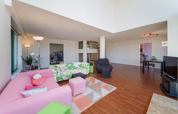 804 518 W 14th Avenue Fairview VW