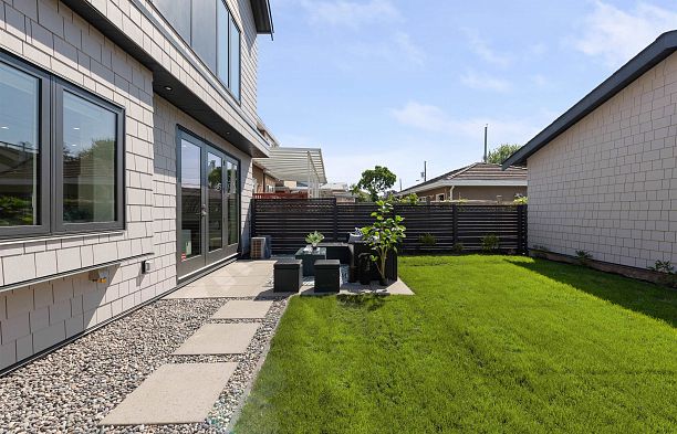 2 2750 W 19th Avenue Arbutus