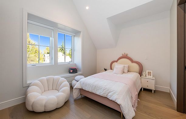 3852 W 50th Avenue Southlands