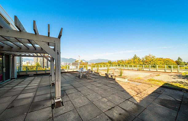 804 518 W 14th Avenue Fairview VW