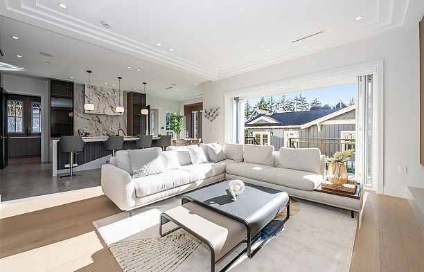 3852 W 50th Avenue Southlands